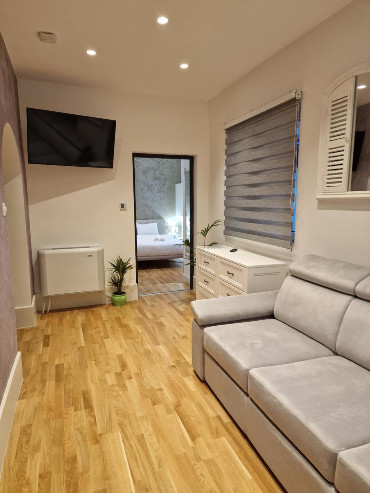 Apartamento Rokebea Luxury Braşov Exterior foto