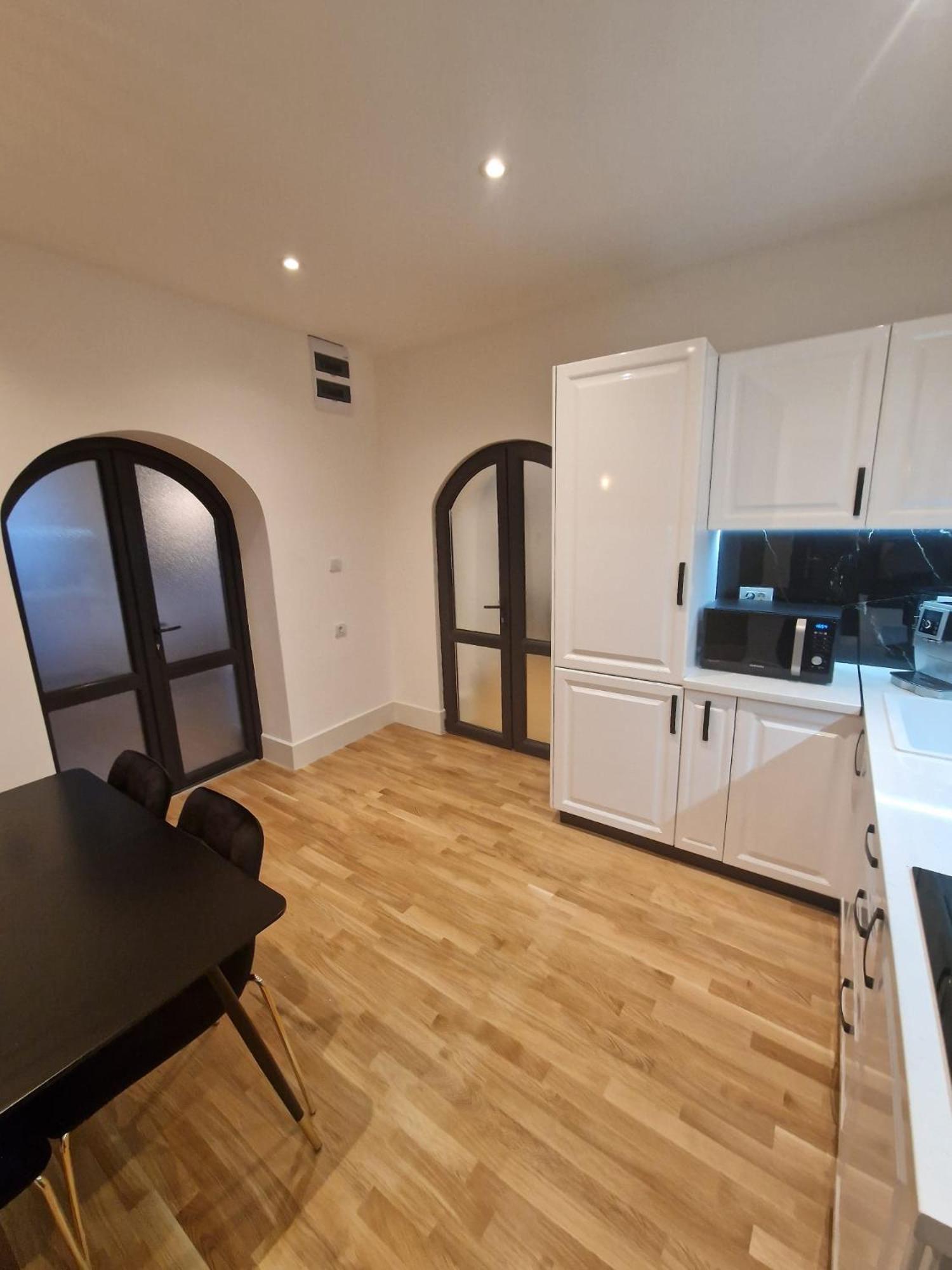 Apartamento Rokebea Luxury Braşov Exterior foto